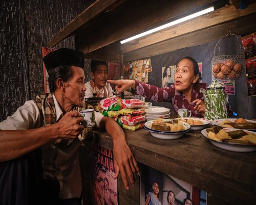 traditional indonesian food at warung